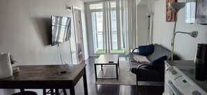 Klassiek appartement, balkon, uitzicht op meer