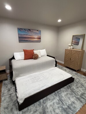 3 chambres, fer et planche à repasser, Wi-Fi, draps fournis