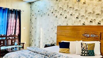 Kahden hengen huone | Työpöytä, kannettavalle tietokoneelle sopiva työtila, ilmainen Wi-Fi