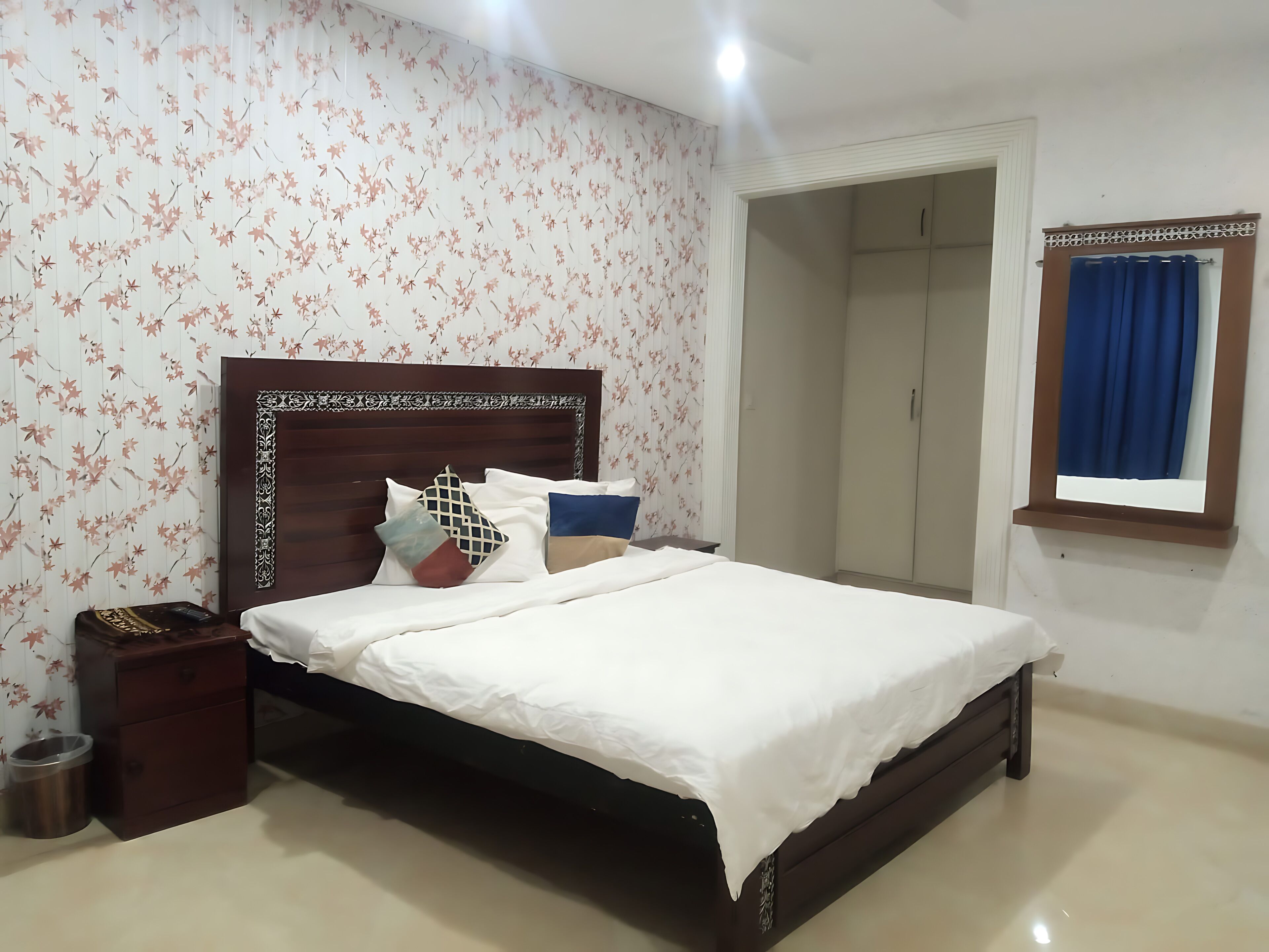 Double Room | Desk, laptop workspace, free WiFi, bed sheets