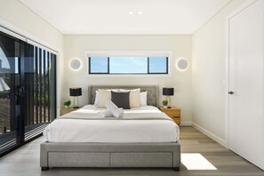 5 bedrooms, iron/ironing board, WiFi, bed sheets