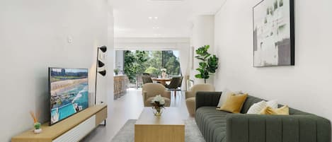 TV, fireplace