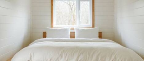 Panoramic Chalet, Shared Bathroom, Mountain View | Blackout drapes, soundproofing, iron/ironing board, free WiFi