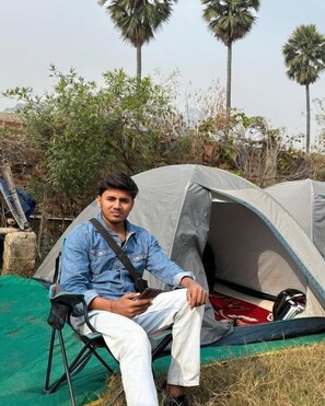 Tienda de campaña romántica, vista a la montaña | Cortinas blackout, insonorización y tabla de planchar con plancha 