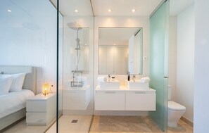 Hair dryer - Modern Luxurious 3-Bedroom Residence with Resort Amenities (Benahavís)