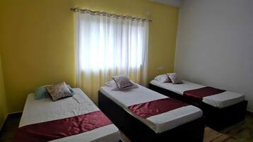 Quarto triplo | Wi-Fi de cortesia, roupa de cama