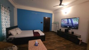 Quarto luxo | Wi-Fi de cortesia, roupa de cama