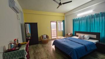 Luxury Room | Free WiFi, bed sheets
