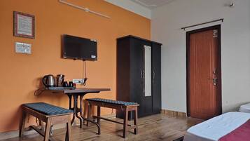 Triple Room | Free WiFi, bed sheets