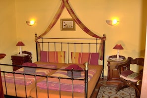 Free WiFi - English-Style Apartment only for Adults (Icod de los Vinos, Tenerife)
