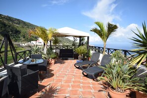 Outdoor dining - English-Style Apartment only for Adults (Icod de los Vinos, Tenerife)