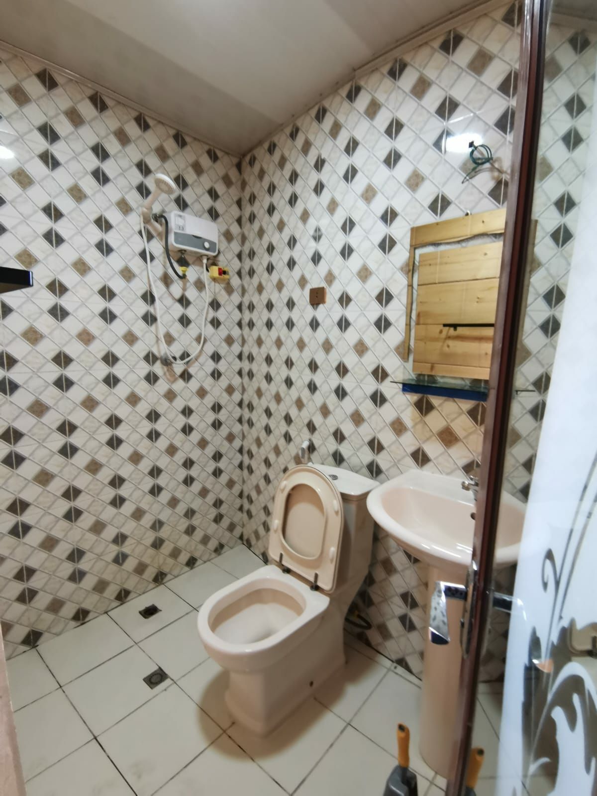 Basic Single Room, Balcony | Bathroom | Shower, towels