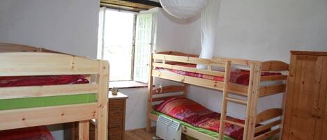 5 chambres, fer et planche à repasser, Wi-Fi, literie fournie