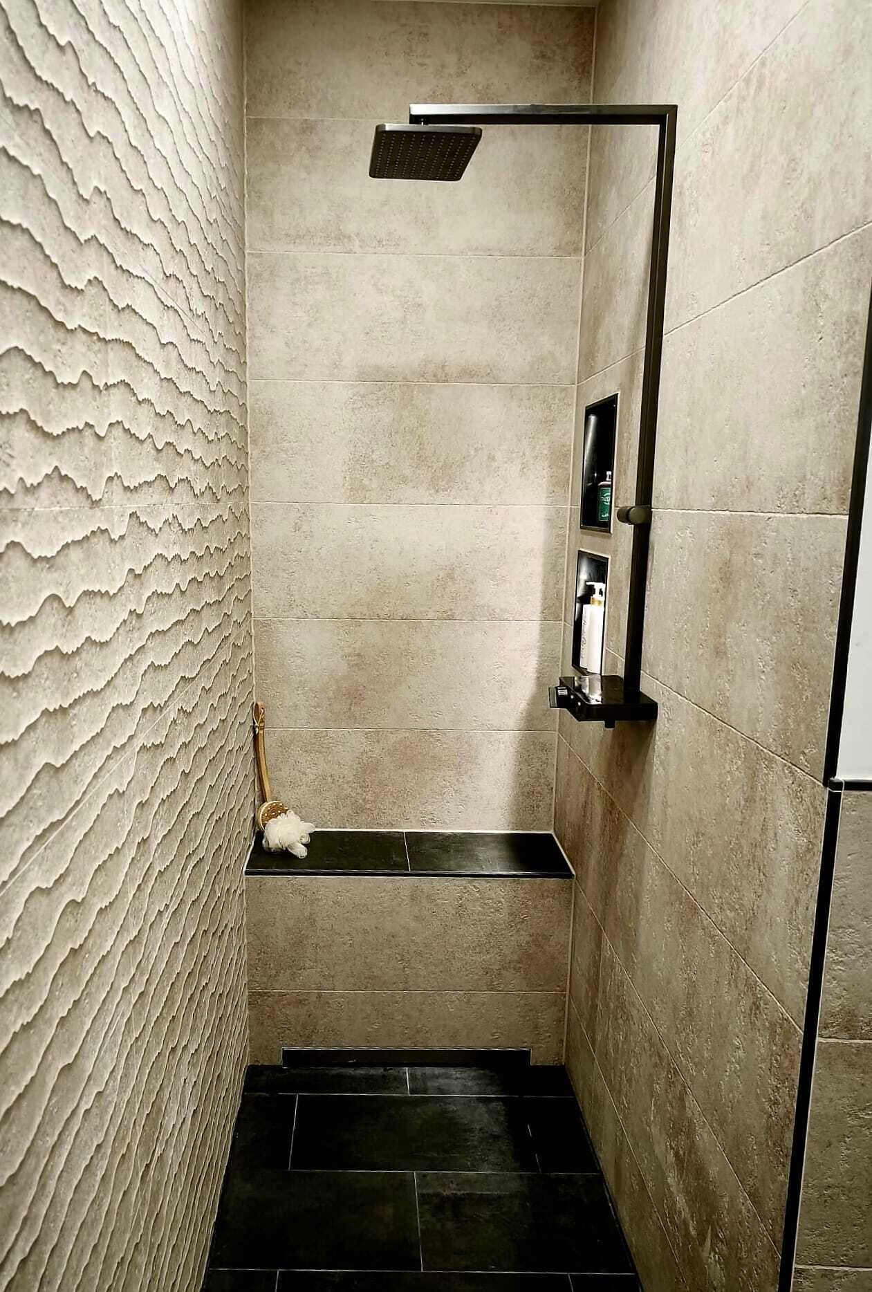 Dusche, Haartrockner, Bidet, Handtücher