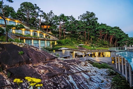 Room | Exterior. L'art de la vie Art & Resorts