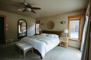 6 bedrooms, iron/ironing board, travel crib, free WiFi