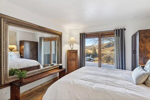 2 bedrooms, travel cot, free WiFi, bed sheets - Cozy Avon Condo + Mtn Views + Near Beaver Creek | Eagle Valley Haven (Avon)