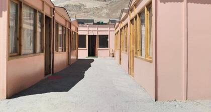 Hill Side Cabin Pangong
