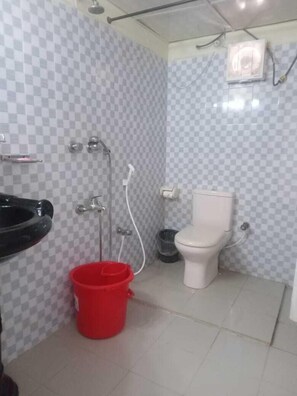 Kostenlose Toilettenartikel, Handtücher, Seife, Shampoo