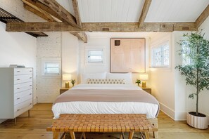 4 bedrooms, desk, travel crib, free WiFi