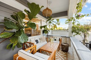 Terrace/patio - 3-Min Walk to Beach | Patio +Firepit + BBQ + EV Charger | Venice Veranda (Los Angeles)