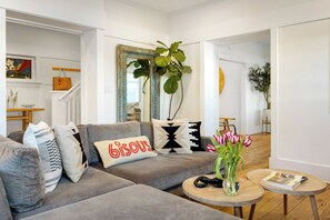 Älytelevisio, takka, työhuone