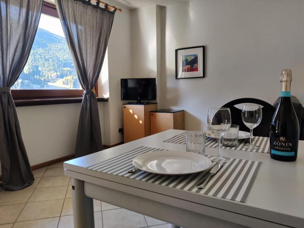 Apartment, Garden View | Ruang tamu | 23 inci sebuah televisyen pintar dengan kabel 