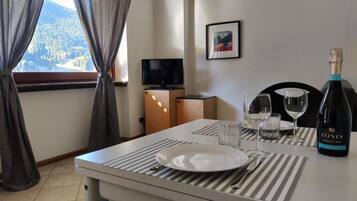 Apartment, Garden View | Living area | 23-inch Smart TV with cable channels