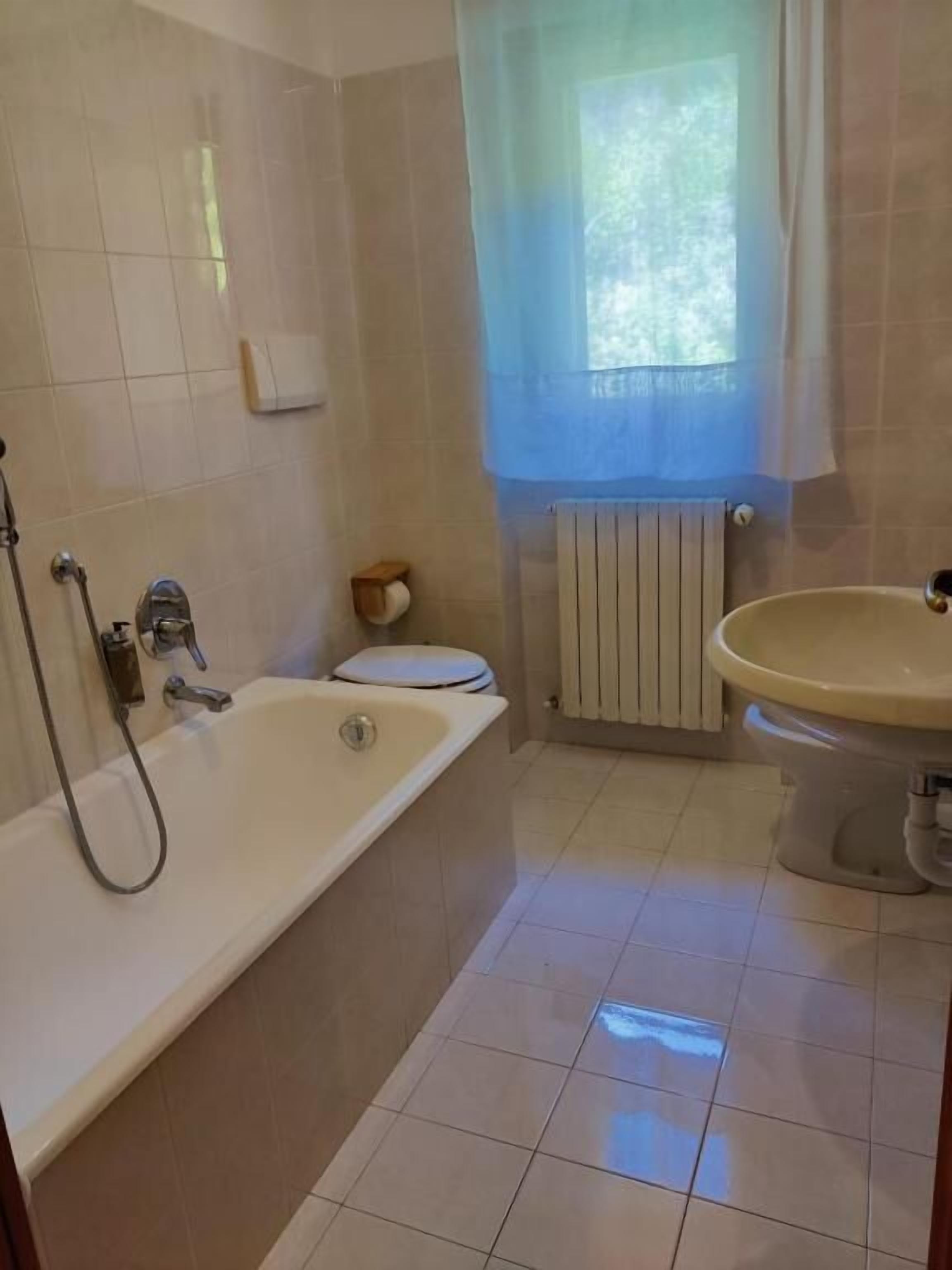 Apartment, Balkon, Bergblick | Badezimmer