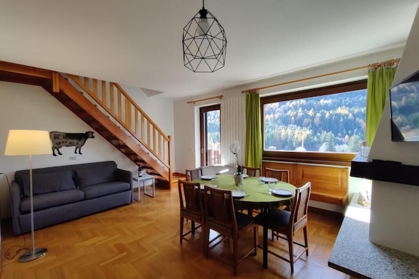 Apartment, Balcony, Mountain View | Living area