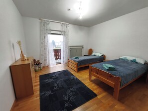 3 bedrooms, bed sheets