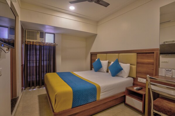 Standard Double Room, City View | In-room safe, desk, soundproofing, free WiFi - Dream Inn Thane (Thane)