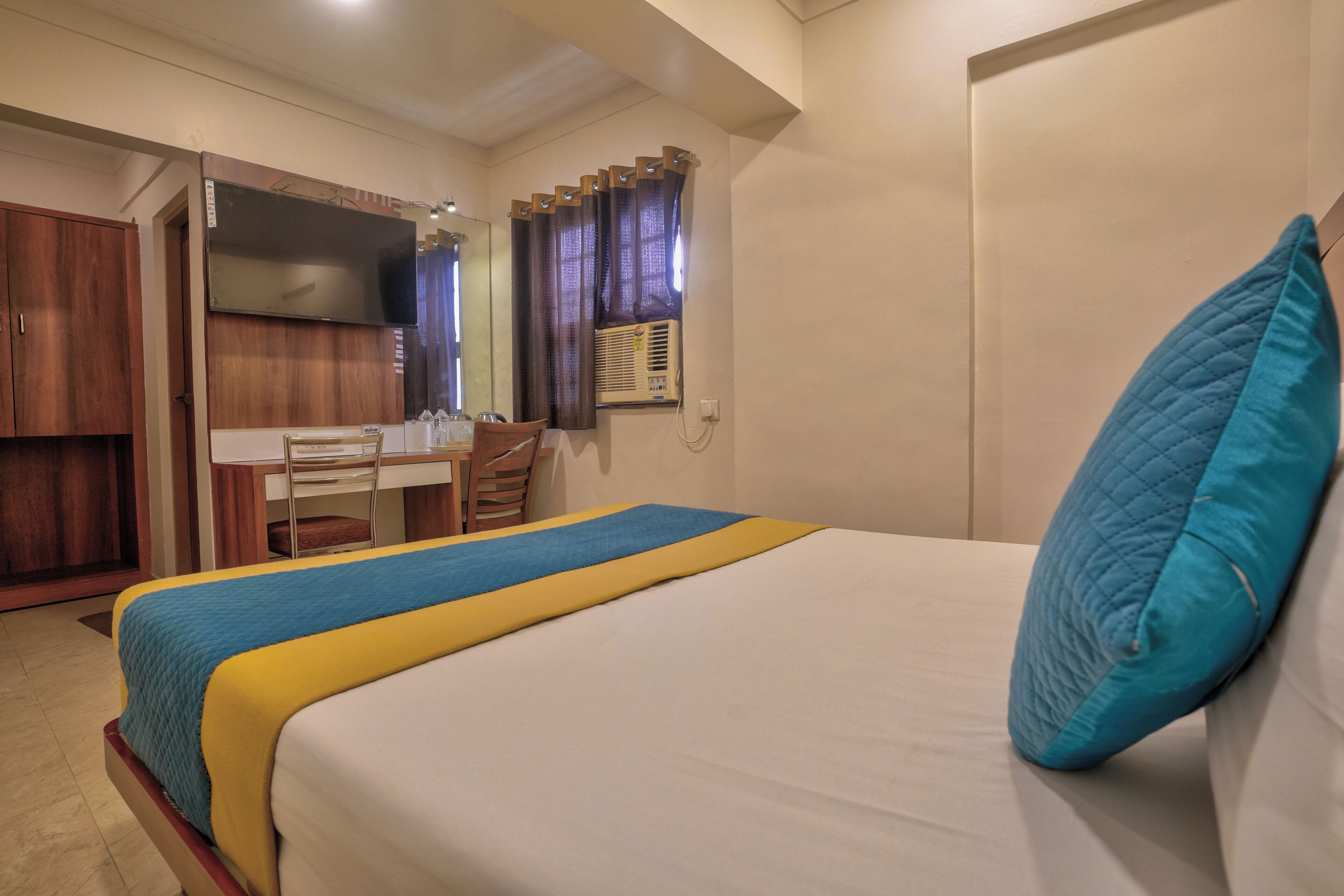 Deluxe Double Room, City View | In-room safe, desk, soundproofing, free WiFi