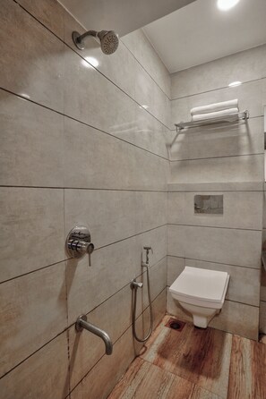 Standard Double Room, City View | Bathroom | Free toiletries, towels, soap, shampoo - Dream Inn Thane (Thane)