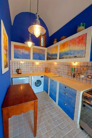 Fridge, oven, cookware/dishes/utensils - Villa am Meer mit exklusivem Pool by Interhome (Marina Serra)