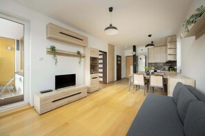 TV, offices - Międzyborska 10 Warsaw | Cozy Apartment | Balcony | PGE Narodowy (Warszawa)