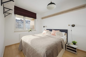 1 bedroom, iron/ironing board, travel cot, WiFi - Comfortable Apartment | Balcony | Private Parking (Warszawa)