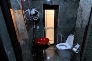 Habitación Deluxe con 2 camas individuales, vistas a la ciudad | Baño