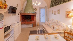 Living area - Villa mit privatem Pool im Herzen von Apulien by Interhome (Erchie)