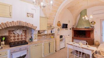 Frigorifero, microonde, forno, lavastoviglie