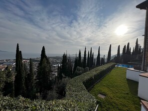 Property grounds - Apartment with Lake View and Pool (Toscolano Maderno)