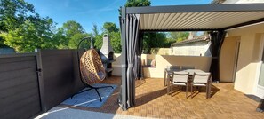 Outdoor dining - Gite Rive Charente La Cabane (Bords)