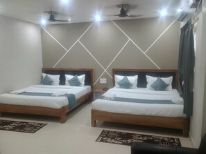 ห้องดีลักซ์สำหรับสี่ท่าน, ระเบียง, วิวเมือง