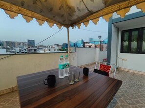 Chambre Double Deluxe, vue ville | Restauration extérieure