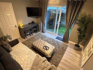 1 室のベッドルーム、アイロン / アイロン台、WiFi (無料)