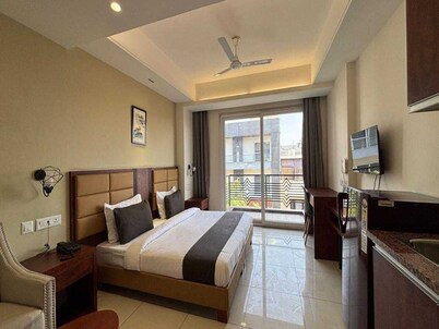 Townhouse Dharuhera Bus Terminal