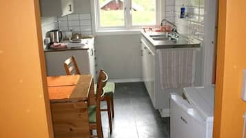 Kjøleskap og kjøkkenutstyr