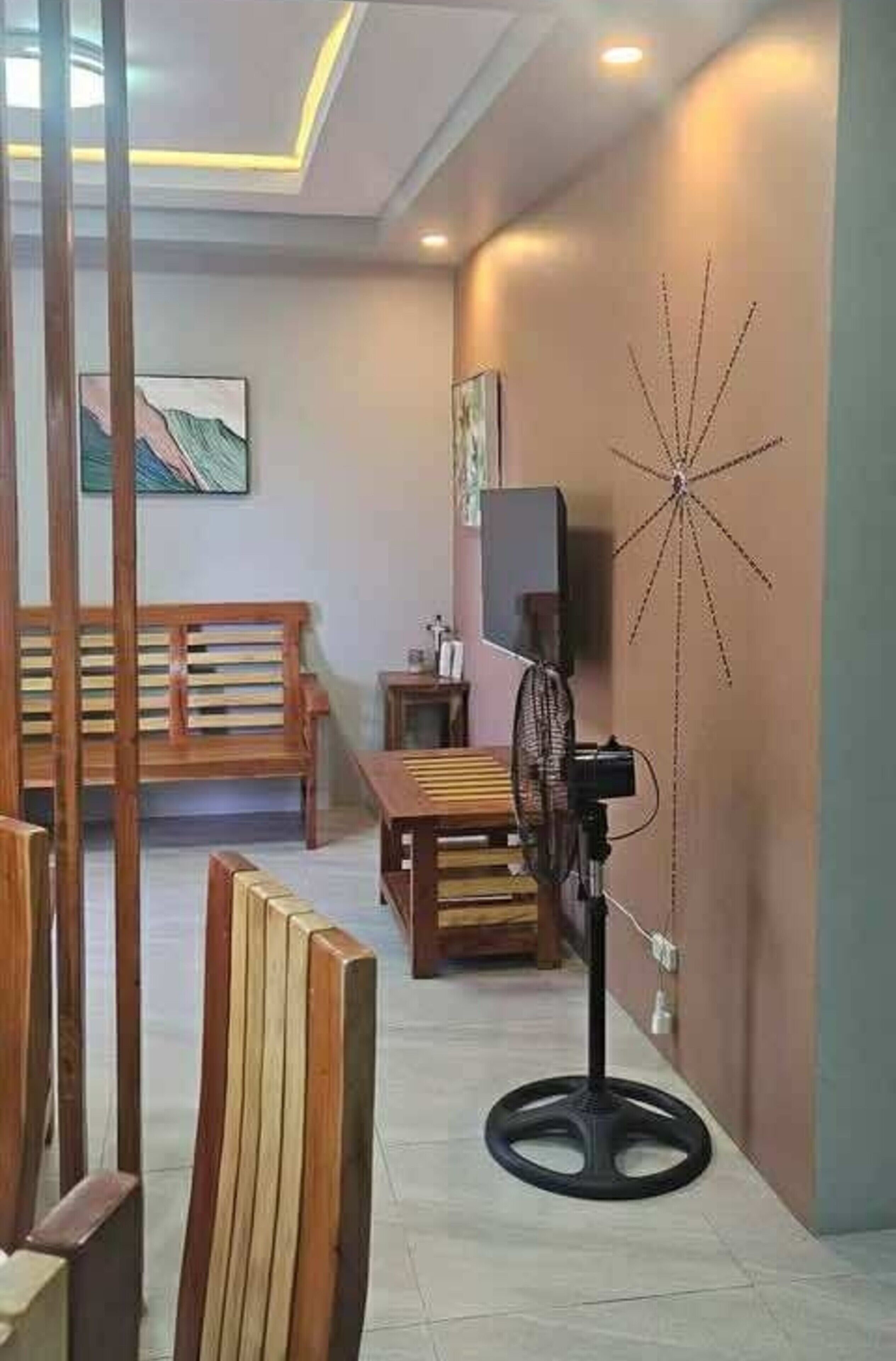 Hus – comfort, 1 soverom, fjellutsikt | Oppholdsrom | En 43-tommers smart-TV med digitale kanaler samt Netflix og Hulu