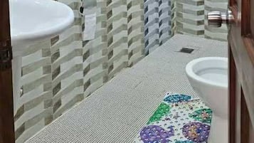 Lägenhet Comfort - 1 sovrum - utsikt mot bergen | Badrum | Handdukar och toalettpapper