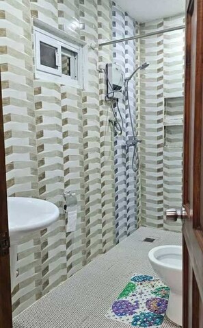 Comfort-Apartment, 1 Schlafzimmer, Bergblick | Badezimmer | Handtücher, Toilettenpapier